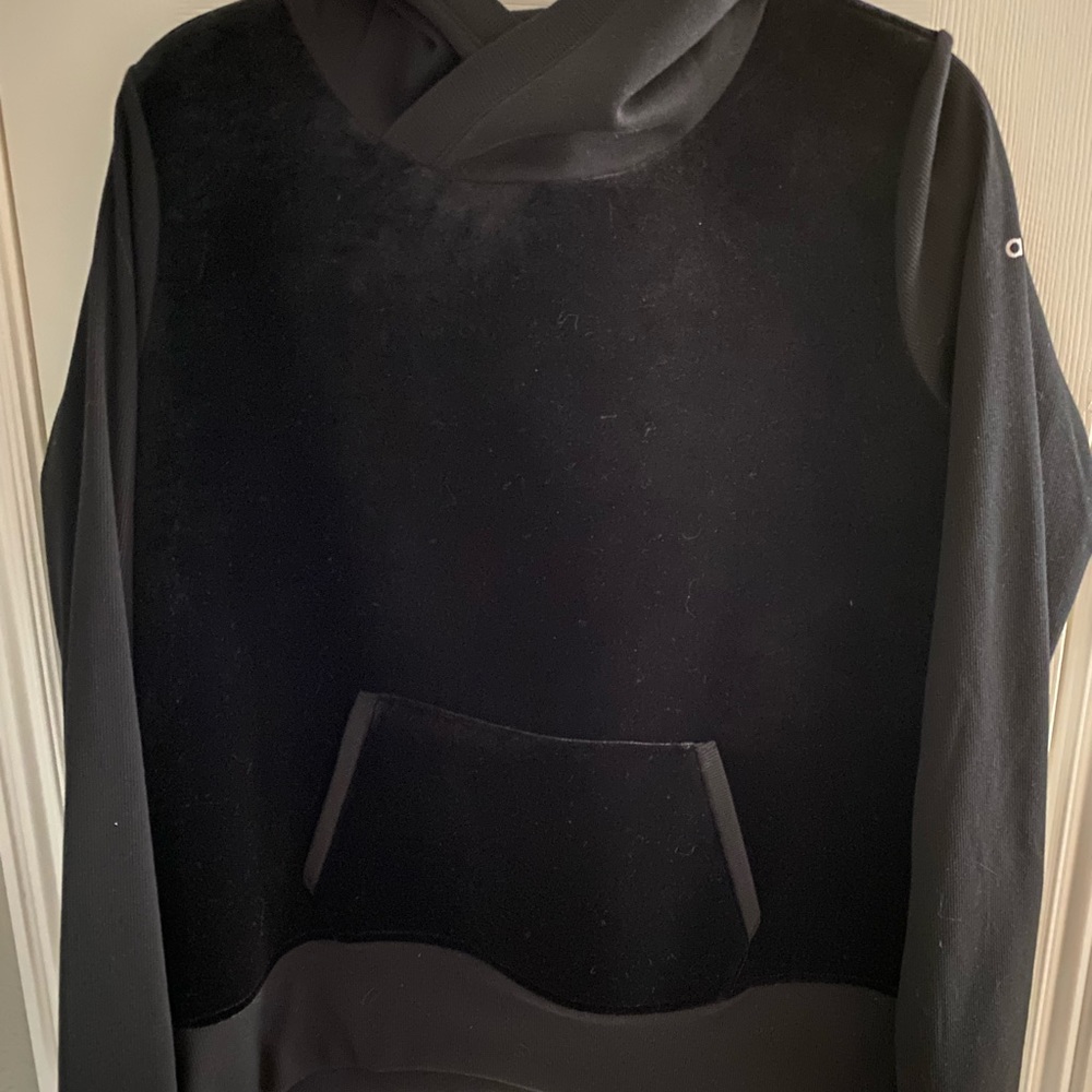 Alo Yoga Velour Luxe Long Sleeve in Black Size Medium